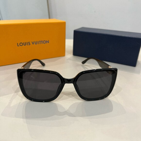 Louis Vuitton Women\'s Black Sunglasses main image 5